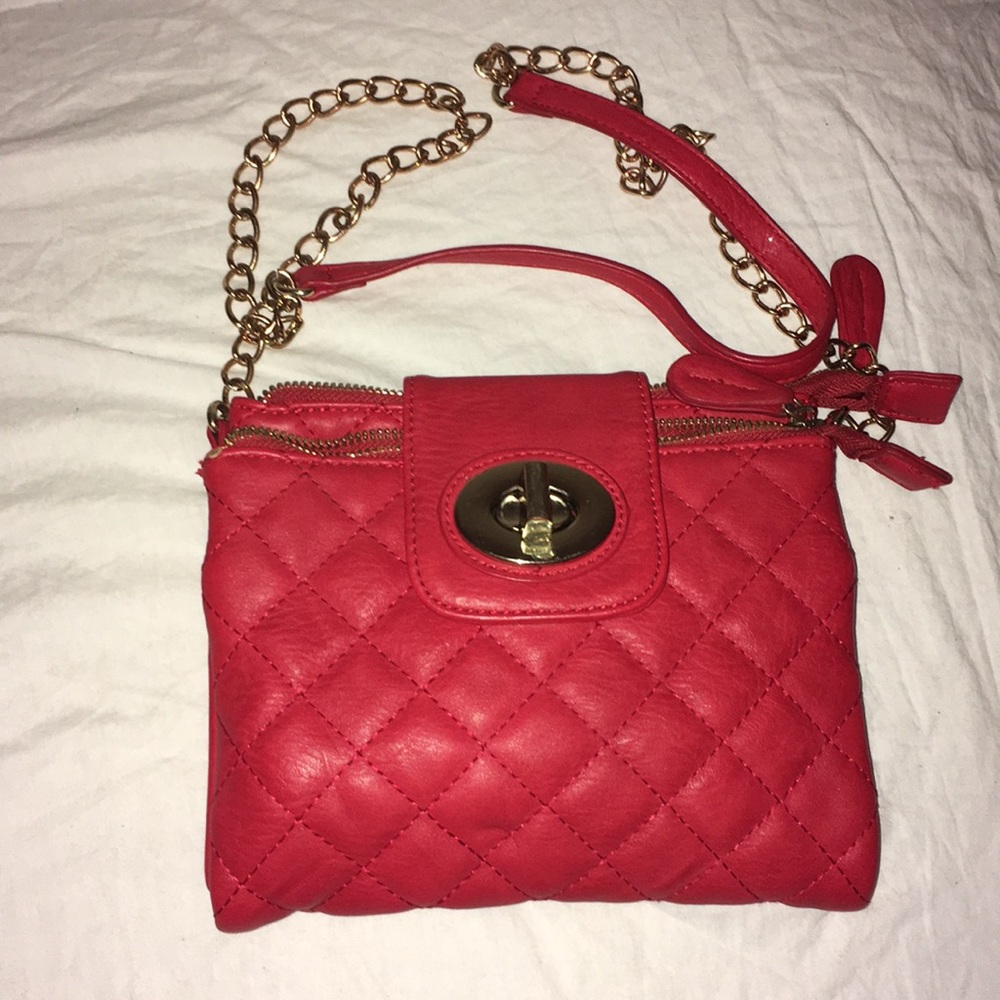 Also crossbody *freebies with purchase*